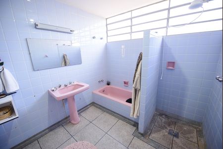 Banheiro 2 de casa para alugar com 4 quartos, 480m² em Jardim Santa Cruz, Taubaté