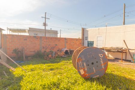 Casa para alugar com 36m², 2 quartos e 3 vagasQuintal