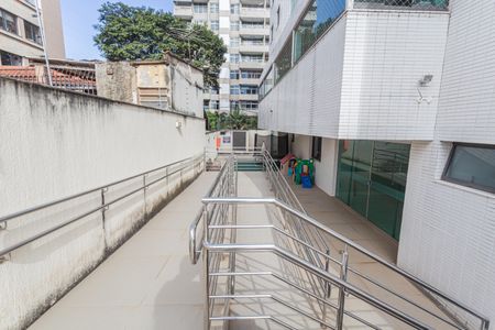 Apartamento para alugar com 100m², 3 quartos e 2 vagas Apartamento para alugar com 100m², 3 quartos e 2 vagasÁrea comum - Piscina