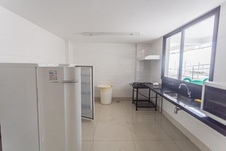 Apartamento para alugar com 100m², 3 quartos e 2 vagas Apartamento para alugar com 100m², 3 quartos e 2 vagasÁrea comum - Cozinha do Salão de festas