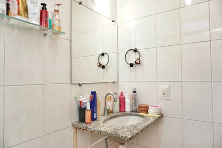 Apartamento à venda com 64m², 3 quartos e 1 vaga Apartamento à venda com 64m², 3 quartos e 1 vagaBanheiro da Suíte