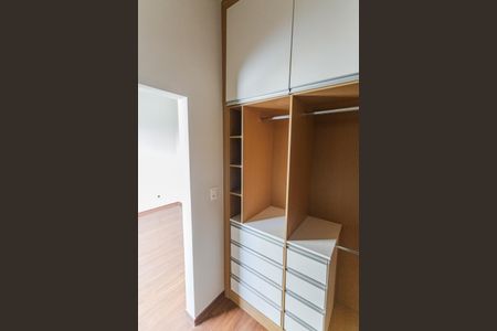 Apartamento para alugar com 125m², 3 quartos e 1 vagaCloset da Suíte
