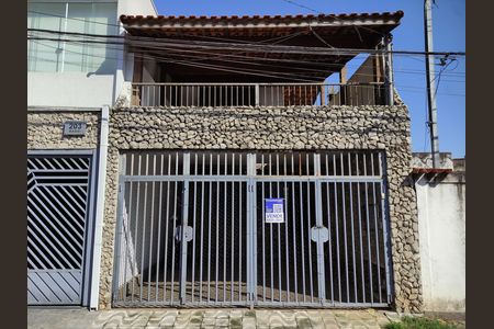 Fachada de casa à venda com 3 quartos, 150m² em Ferreira, São Paulo