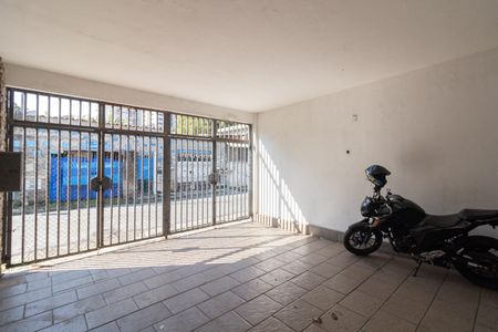 Garagem de casa à venda com 3 quartos, 150m² em Ferreira, São Paulo