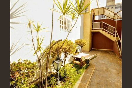 Apartamento à venda com 110m², 4 quartos e 2 vagasEntrada do prédio 