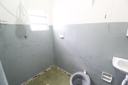 Casa para alugar com 65m², 2 quartos e sem vagaBanheiro