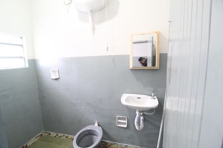 Casa para alugar com 65m², 2 quartos e sem vagaBanheiro