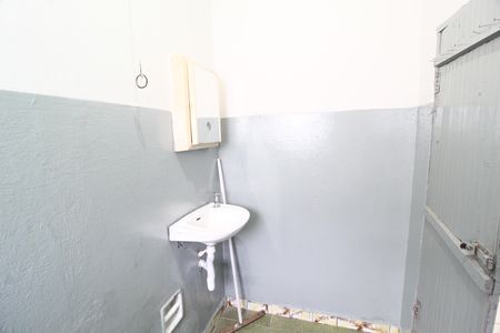 Casa para alugar com 65m², 2 quartos e sem vagaBanheiro