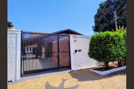 Casa à venda com 140m², 3 quartos e 5 vagas Casa à venda com 140m², 3 quartos e 5 vagasFoto 01
