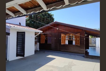 Casa à venda com 140m², 3 quartos e 5 vagas Casa à venda com 140m², 3 quartos e 5 vagasFoto 02
