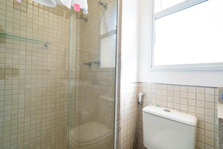 Apartamento à venda com 47m², 2 quartos e 1 vaga Apartamento à venda com 47m², 2 quartos e 1 vagaBanheiro Social