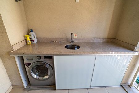Apartamento à venda com 47m², 2 quartos e 1 vaga Apartamento à venda com 47m², 2 quartos e 1 vagaVaranda e Área de Serviço