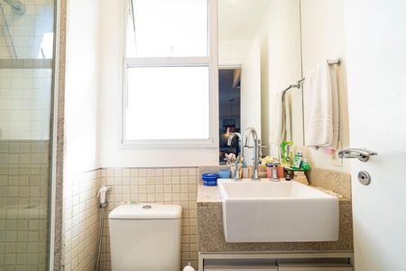 Apartamento à venda com 47m², 2 quartos e 1 vaga Apartamento à venda com 47m², 2 quartos e 1 vagaBanheiro Social