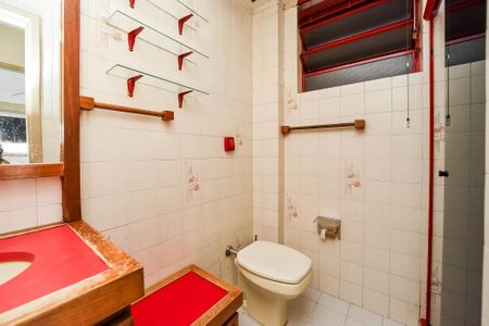 Banheiro de apartamento à venda com 1 quarto, 53m² em Jardim São Pedro, Porto Alegre