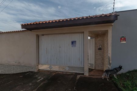 Casa à venda com 80m², 2 quartos e 2 vagas Casa à venda com 80m², 2 quartos e 2 vagasPlaca