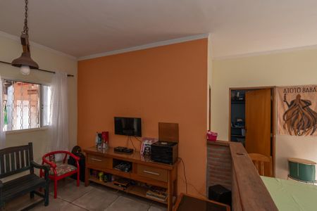 Casa à venda com 80m², 2 quartos e 2 vagas Casa à venda com 80m², 2 quartos e 2 vagasSala
