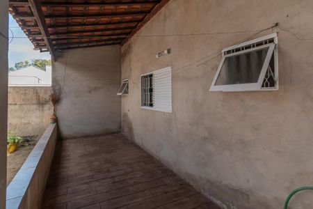Casa à venda com 80m², 2 quartos e 2 vagas Casa à venda com 80m², 2 quartos e 2 vagasVaranda