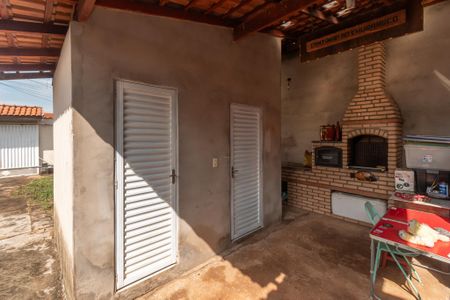 Casa à venda com 80m², 2 quartos e 2 vagas Casa à venda com 80m², 2 quartos e 2 vagasChurrasqueira/Banheiros