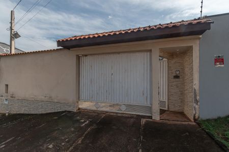 Casa à venda com 80m², 2 quartos e 2 vagas Casa à venda com 80m², 2 quartos e 2 vagasFachada