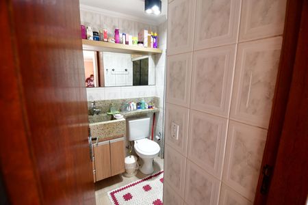 Banheiro de apartamento à venda com 2 quartos, 44m² em Conjunto Habitacional Edivaldo Antônio Orsi, Campinas
