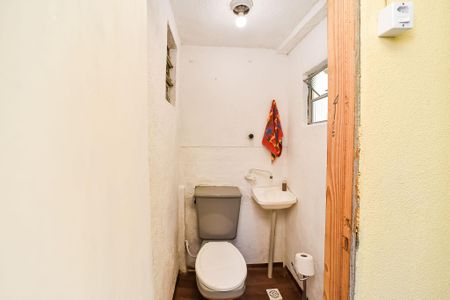 Banheiro de serviço de apartamento à venda com 3 quartos, 140m² em Passo D’areia, Porto Alegre