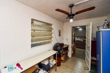 Apartamento à venda com 140m², 3 quartos e 3 vagas Apartamento à venda com 140m², 3 quartos e 3 vagasQuarto de Serviço