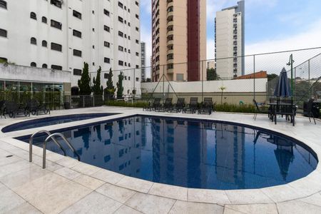 Apartamento à venda com 136m², 3 quartos e 2 vagas Apartamento à venda com 136m², 3 quartos e 2 vagasÁrea comum - Piscina