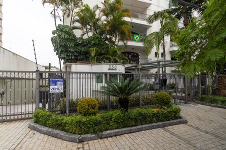 Apartamento à venda com 136m², 3 quartos e 2 vagas Apartamento à venda com 136m², 3 quartos e 2 vagasFachada e portaria