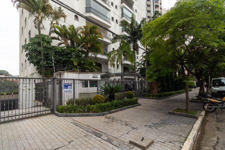 Apartamento à venda com 136m², 3 quartos e 2 vagas Apartamento à venda com 136m², 3 quartos e 2 vagasFachada e portaria