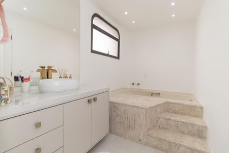 Banheiro Suíte de apartamento à venda com 3 quartos, 136m² em Jardim Avelino, São Paulo