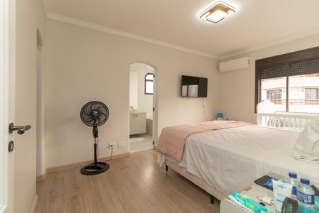 Apartamento à venda com 136m², 3 quartos e 2 vagas Apartamento à venda com 136m², 3 quartos e 2 vagasSuíte
