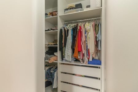 Apartamento à venda com 136m², 3 quartos e 2 vagas Apartamento à venda com 136m², 3 quartos e 2 vagasCloset da suíte