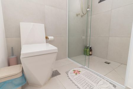 Apartamento à venda com 136m², 3 quartos e 2 vagas Apartamento à venda com 136m², 3 quartos e 2 vagasBanheiro Suíte