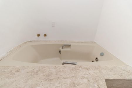 Apartamento à venda com 136m², 3 quartos e 2 vagas Apartamento à venda com 136m², 3 quartos e 2 vagasBanheiro Suíte