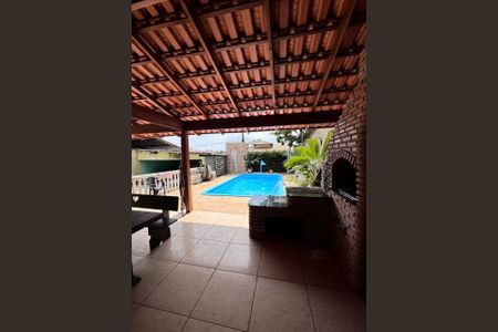 Casa à venda com 360m², 3 quartos e 8 vagasÁrea externa