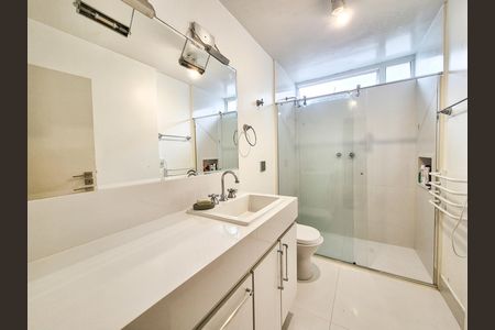 Apartamento para alugar com 180m², 4 quartos e 2 vagas Apartamento para alugar com 180m², 4 quartos e 2 vagasBanheiro da Suíte 1