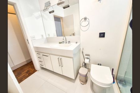 Apartamento para alugar com 180m², 4 quartos e 2 vagas Apartamento para alugar com 180m², 4 quartos e 2 vagasBanheiro da Suíte 1