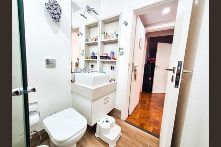 Apartamento para alugar com 180m², 4 quartos e 2 vagas Apartamento para alugar com 180m², 4 quartos e 2 vagasBanheiro da Suíte 2