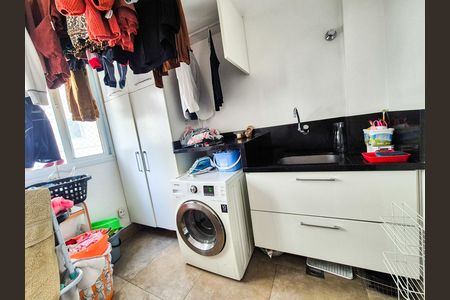 Apartamento para alugar com 180m², 4 quartos e 2 vagas Apartamento para alugar com 180m², 4 quartos e 2 vagasLavanderia