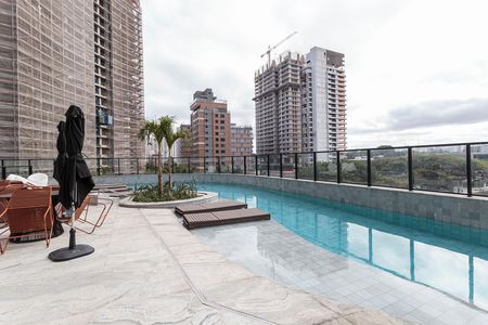Studio à venda com 27m², 1 quarto e 1 vaga Studio à venda com 27m², 1 quarto e 1 vagaÁrea comum - Piscina