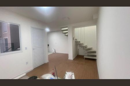 Sala de casa de condomínio para alugar com 2 quartos, 60m² em Jardim dos Pereiras (caucaia do Alto), Cotia