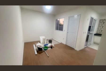 Sala de casa de condomínio para alugar com 2 quartos, 60m² em Jardim dos Pereiras (caucaia do Alto), Cotia
