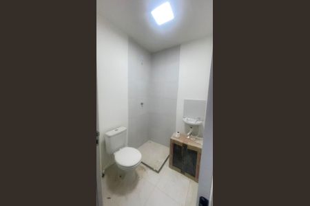 Banheiro de casa de condomínio para alugar com 2 quartos, 60m² em Jardim dos Pereiras (caucaia do Alto), Cotia