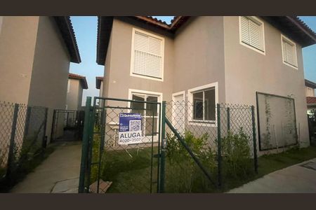 Casa de condomínio para alugar com 60m², 2 quartos e 1 vaga Casa de condomínio para alugar com 60m², 2 quartos e 1 vagaFachada da casa com placa