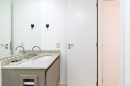 Banheiro  de apartamento à venda com 1 quarto, 28m² em Jardim Prudência, São Paulo