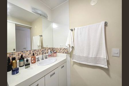 Apartamento à venda com 80m², 3 quartos e sem vaga Apartamento à venda com 80m², 3 quartos e sem vagaSuíte