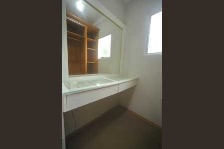 Casa de condomínio para alugar com 420m², 4 quartos e 6 vagasCloset Suíte 1 