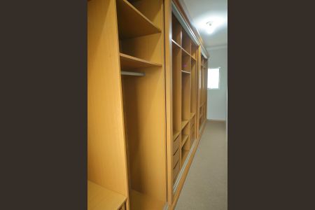 Casa de condomínio para alugar com 420m², 4 quartos e 6 vagasCloset Suíte 1 