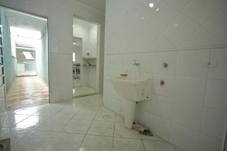 Casa de condomínio para alugar com 420m², 4 quartos e 6 vagasÁrea de Serviço