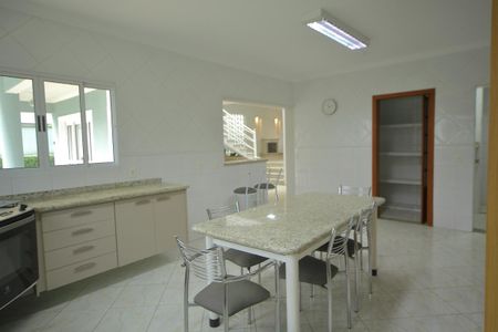 Casa de condomínio para alugar com 420m², 4 quartos e 6 vagasCozinha 